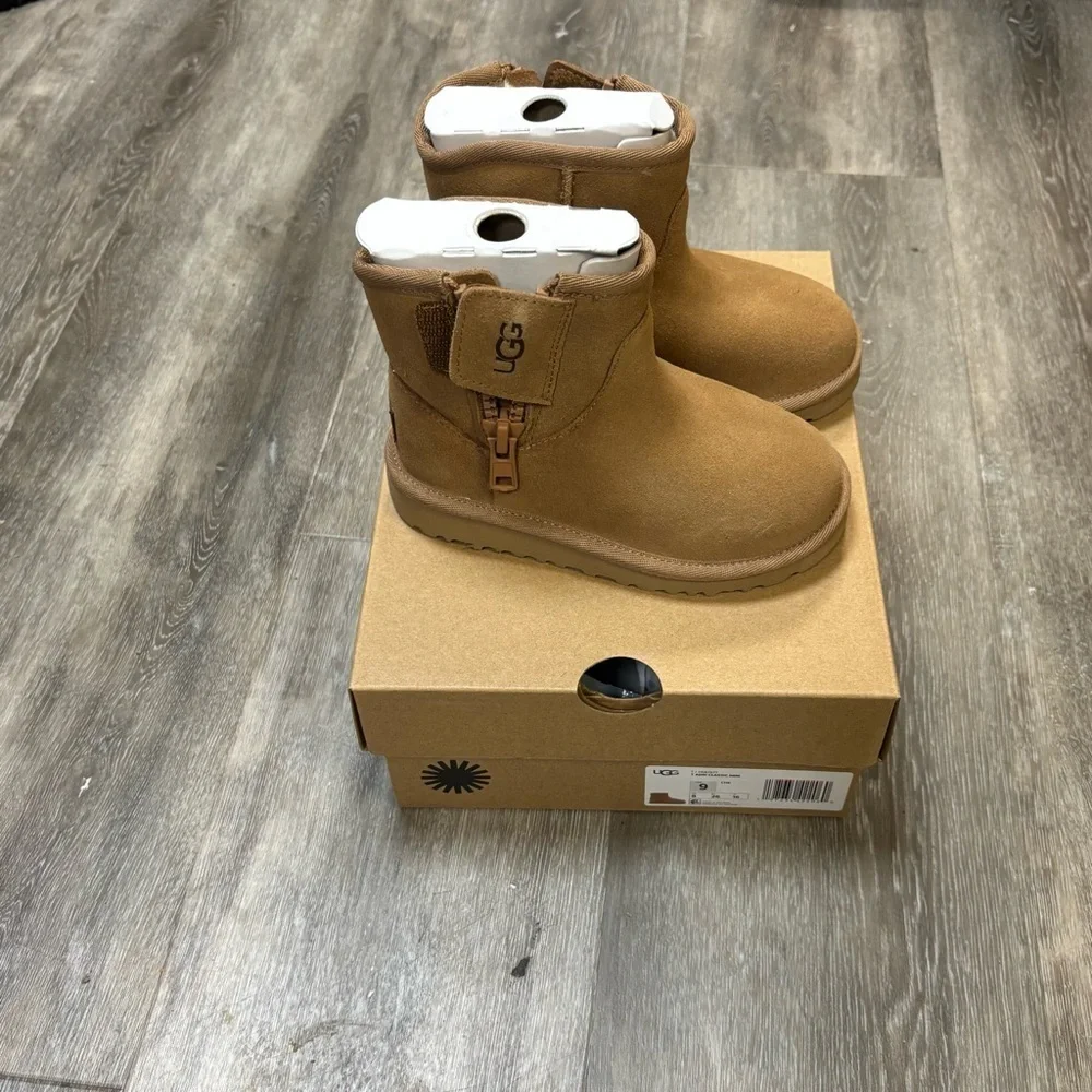 UGG | Adri Classic Boot Chestnut Kids Size 9 NEW